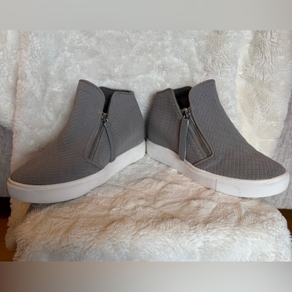 Steve Madden| Women's Camden Knit Wedge Sneakers | Size 7 - Picture 6 of 10